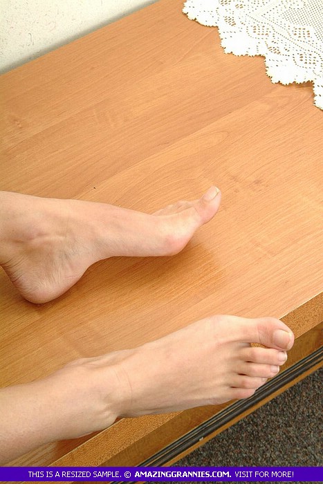 Smoking hot granny displays her skinny body - XXX Dessert - Picture 2