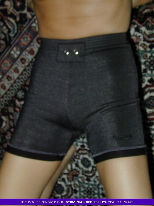 Hot granny shows her hot boobs while she po - XXX Dessert - Picture 5