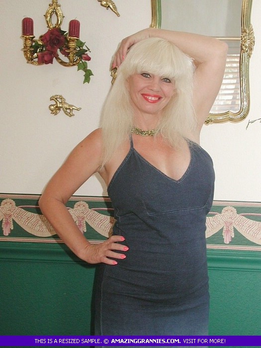 Mature blonde displays her fat body in blue - XXX Dessert - Picture 2