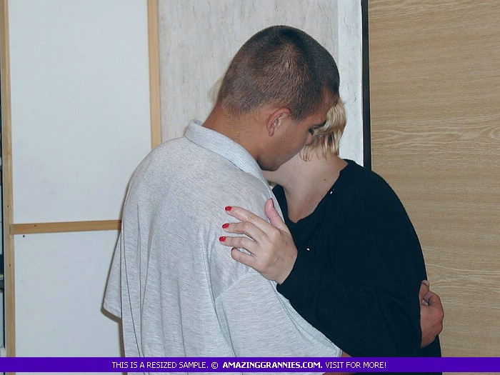 Luscious granny with foxy body in black dre - XXX Dessert - Picture 3