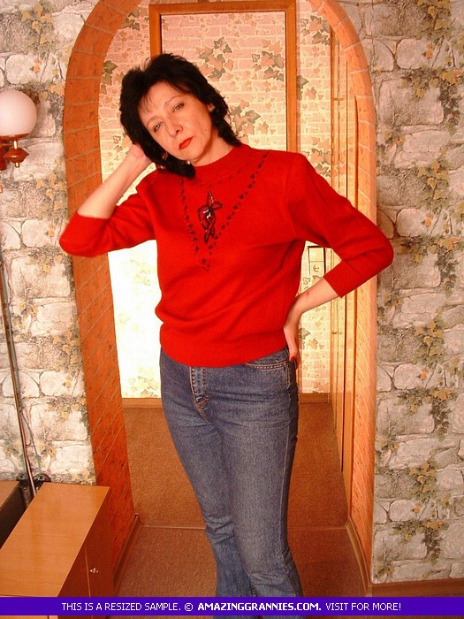 Lusty granny strips off her red shirt and j - XXX Dessert - Picture 1