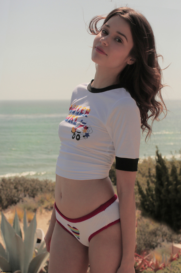 Sweetie in roller skates loves to rub her p - XXX Dessert - Picture 3