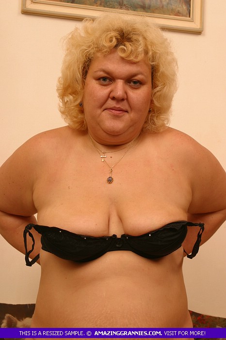 Mature blonde teases with her lusty boobs a - XXX Dessert - Picture 7