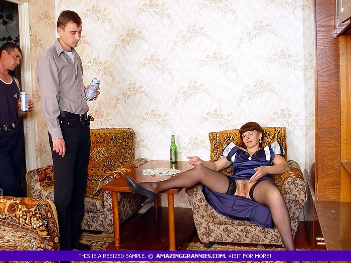 Steaming hot granny in blue and white dress - XXX Dessert - Picture 4