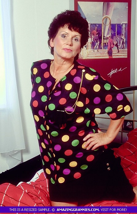 Smoking hot granny takes off her multi colo - XXX Dessert - Picture 1