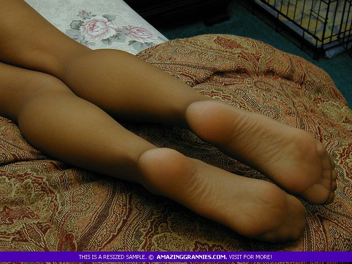 Blonde granny displays her alluring tits an - XXX Dessert - Picture 9