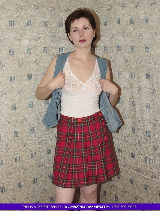 Gorgeous granny takes off her blue shirt an - XXX Dessert - Picture 6