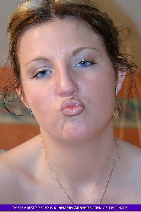 Luscious MILF with banging body pose naked  - XXX Dessert - Picture 7