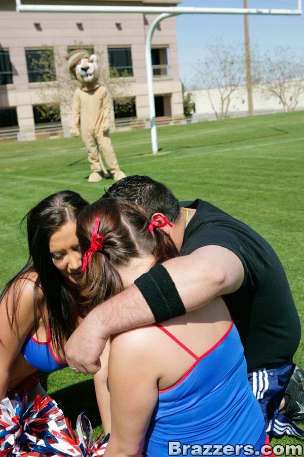 Lucky jock rams hot cheerleaders pussy, while she eats out her friend - XXXonXXX - Pic 7