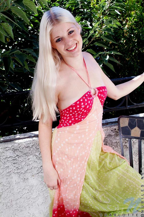 Gaudy blonde wearing pink rd and green loos - XXX Dessert - Picture 2