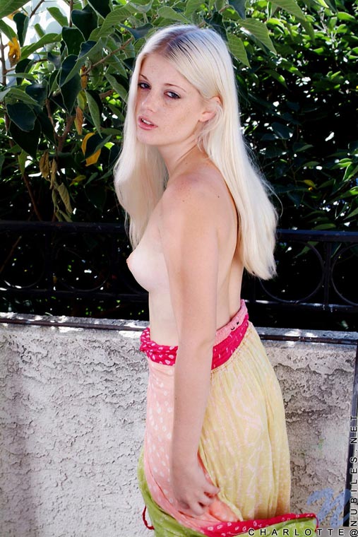Gaudy blonde wearing pink rd and green loos - XXX Dessert - Picture 5