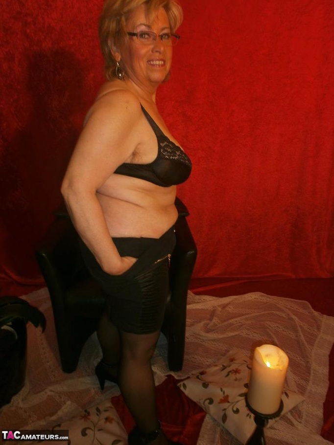Hot mature bitch with blonde hair is posing in sexy lingerie - XXXonXXX - Pic 17