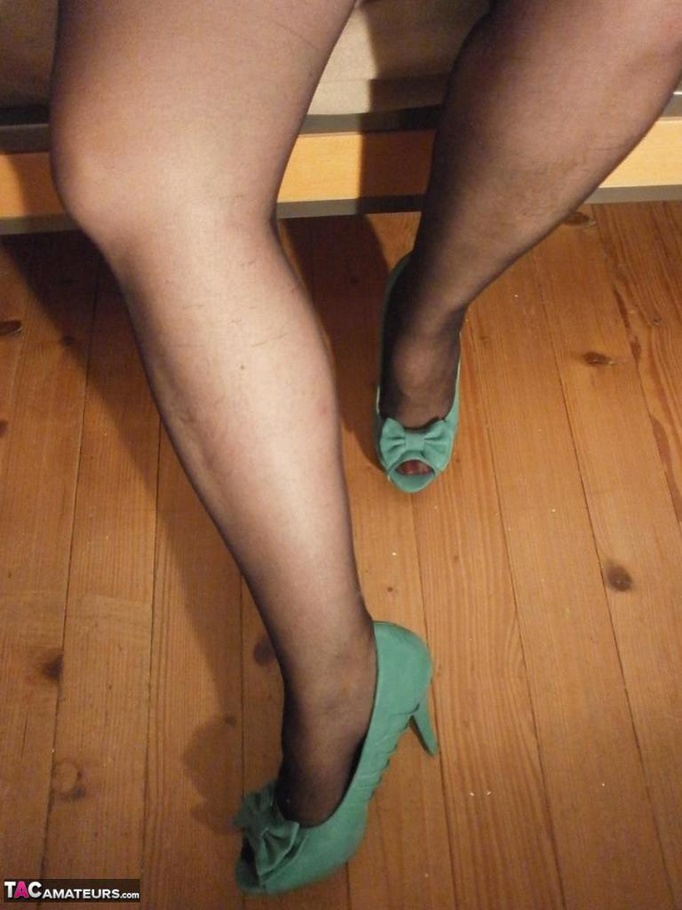 Hot blonde MILF teases with her sexy legs, while wearing dark stockings and red shoes - XXXonXXX - Pic 9