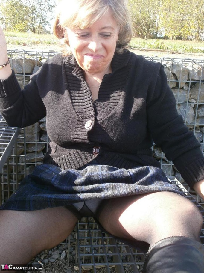 Mature blonde shows her massive tits to the cam and spreads her legs - XXXonXXX - Pic 3