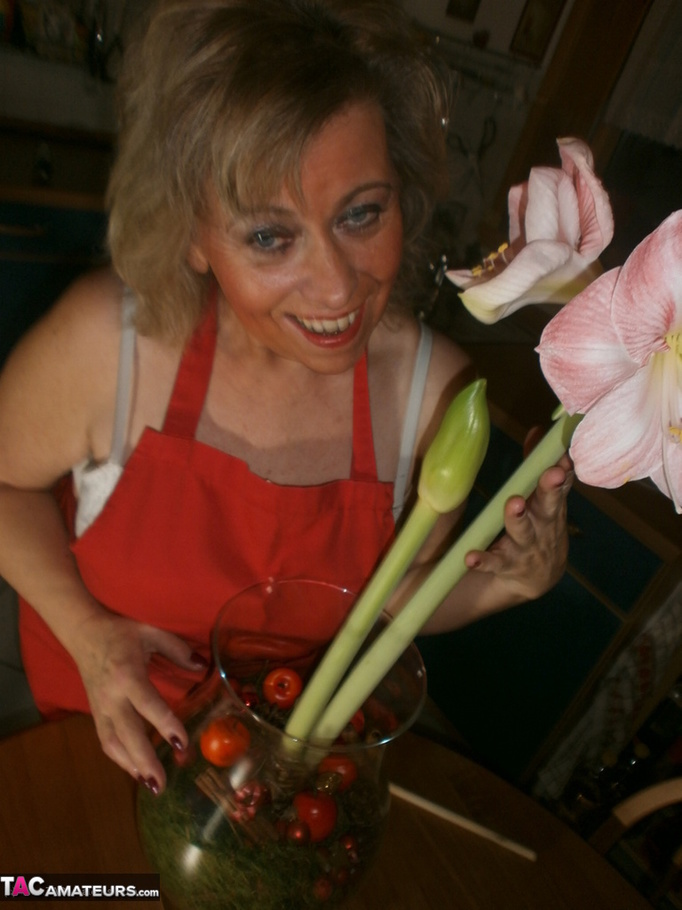 Fat ass blonde housewife fucks her hairy cunt with a  wooden spoon - XXXonXXX - Pic 14