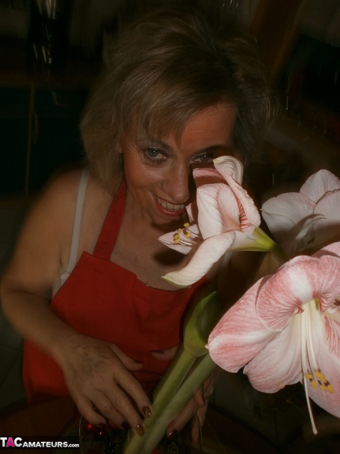 Fat ass blonde housewife fucks her hairy cunt with a  wooden spoon - XXXonXXX - Pic 15