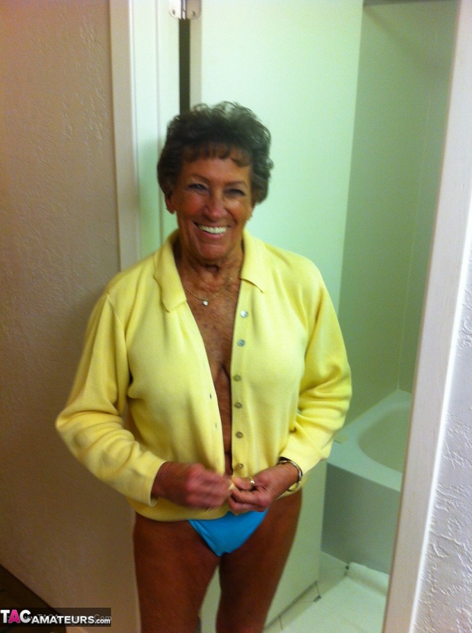 This tattooed slut, with short hair, shows off her wrinkly body - XXXonXXX - Pic 11