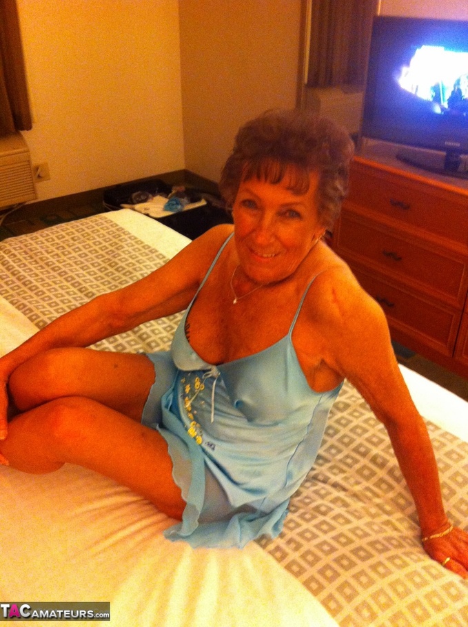 This tattooed slut, with short hair, shows off her wrinkly body - XXXonXXX - Pic 19