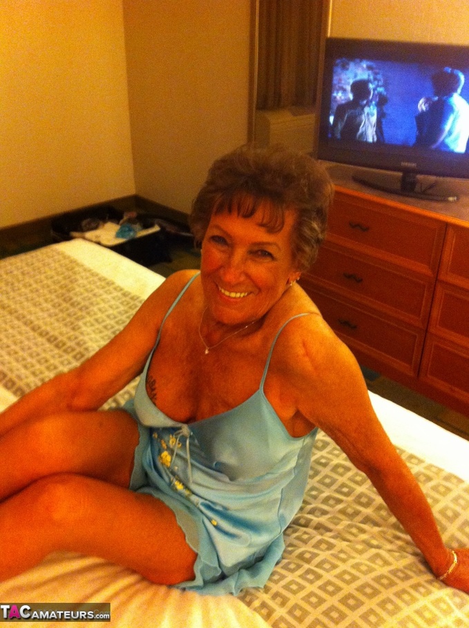 This tattooed slut, with short hair, shows off her wrinkly body - XXXonXXX - Pic 20