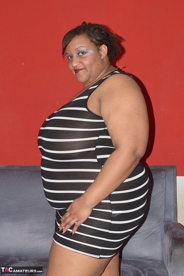 A huge, sloppy, ebony slut spreads her thunder thighs and takes a dildo - XXXonXXX - Pic 1