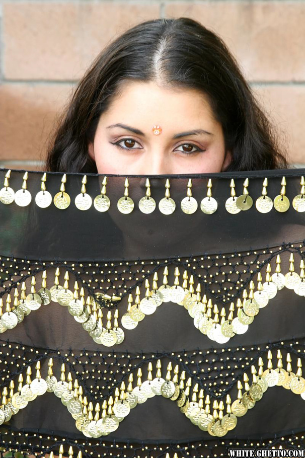 Dark haired lass in indian outfit received  - XXX Dessert - Picture 2