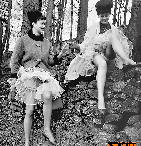 This older tramp in stockings spreads her t - XXX Dessert - Picture 10