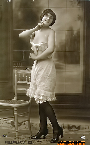 She poses like she's posing for a painting  - XXX Dessert - Picture 4