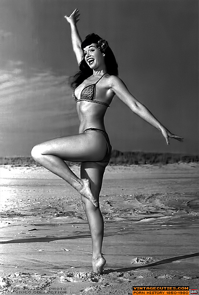 This petite brunette in leopard print panti - XXX Dessert - Picture 10