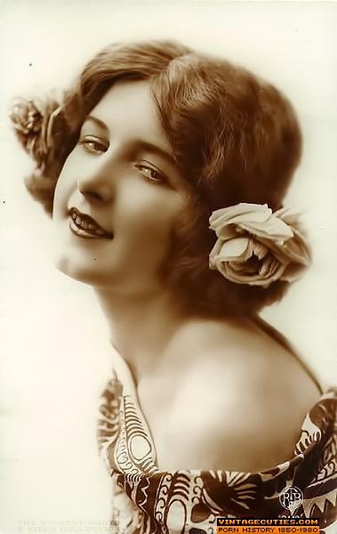 She poses in a white dress and smiles seduc - XXX Dessert - Picture 1