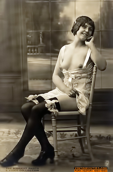 She bites that flower suggestively as she e - XXX Dessert - Picture 10
