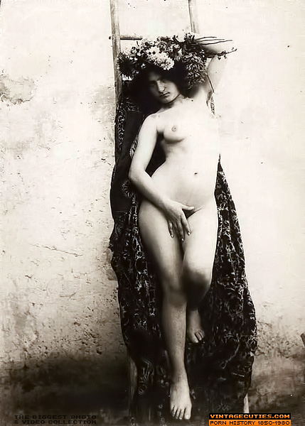 She bends over and looks back between her s - XXX Dessert - Picture 5