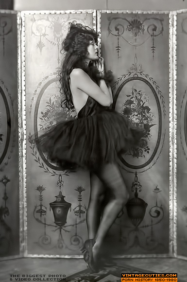 She smiles and strikes a pose in heels and  - XXX Dessert - Picture 10