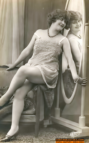 Dressed in victorian cloths, this slender s - XXX Dessert - Picture 6