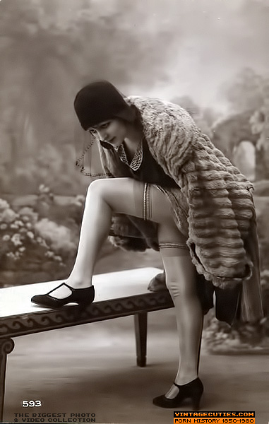 Dressed in victorian cloths, this slender s - XXX Dessert - Picture 7