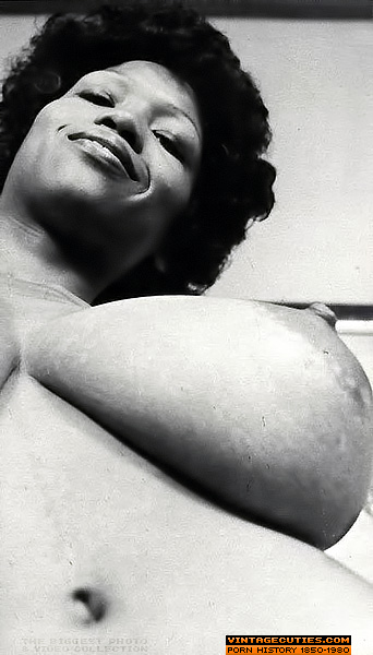 This sexy petite tramp with small tits pose - XXX Dessert - Picture 6