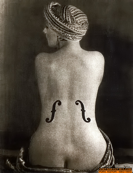 This petite tramp, with small tits, spreads - XXX Dessert - Picture 6