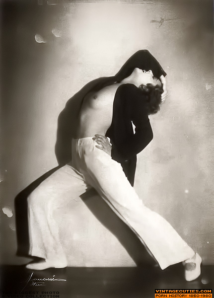 This petite tramp, with small tits, spreads - XXX Dessert - Picture 7