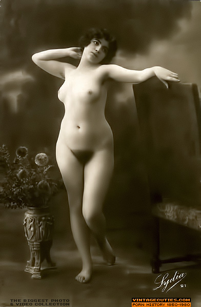 This elegant whore, with gloves and heels,  - XXX Dessert - Picture 9