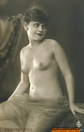 This chubby pornstar, strikes an regal pose - XXX Dessert - Picture 9