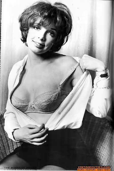 These raunchy sluts strip down and pose for - XXX Dessert - Picture 1