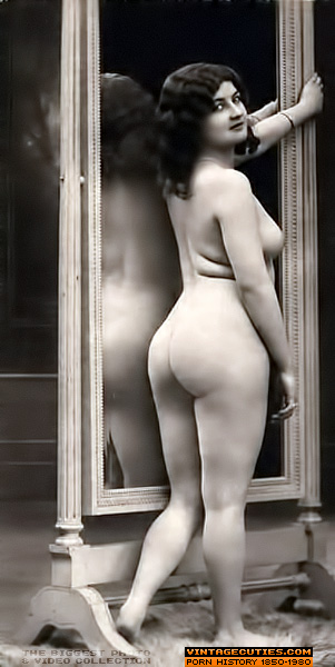 She poses topless, on a bike, while holding - XXX Dessert - Picture 7