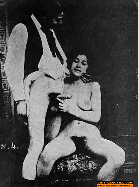 This sultry, brunette, spreads her legs and - XXX Dessert - Picture 5