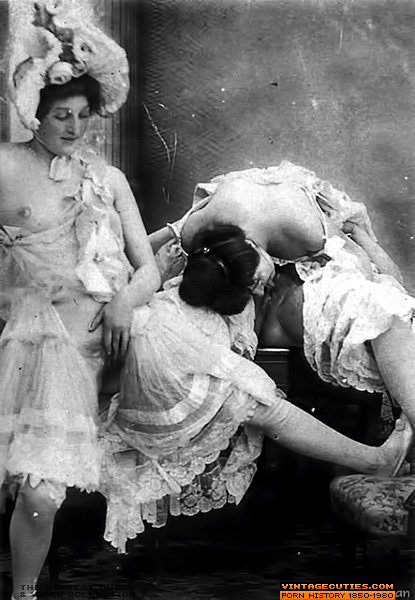 This sultry, brunette, spreads her legs and - XXX Dessert - Picture 9