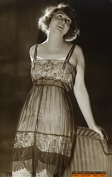 This sexy tramp, elegantly dressed, pulls d - XXX Dessert - Picture 3