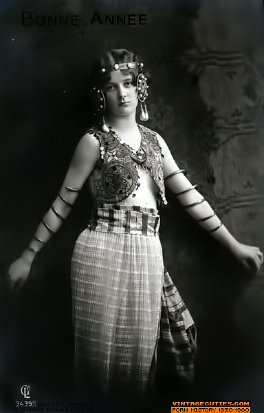 This sexy tramp, elegantly dressed, pulls d - XXX Dessert - Picture 7