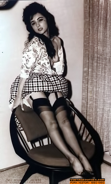 These older sluts, in black heels pose sedu - XXX Dessert - Picture 9