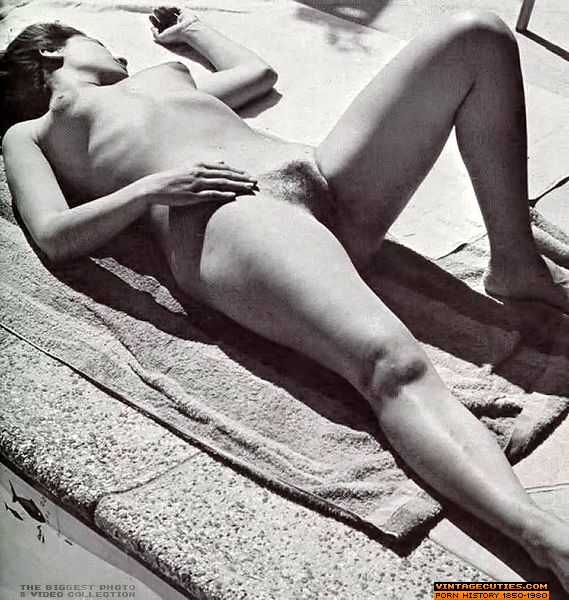 Engaging brunette and blonde with a bushy v - XXX Dessert - Picture 7