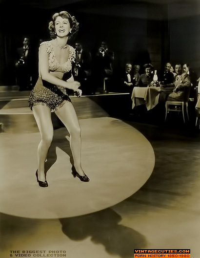 Magnetic brunette and blonde wearing black  - XXX Dessert - Picture 5