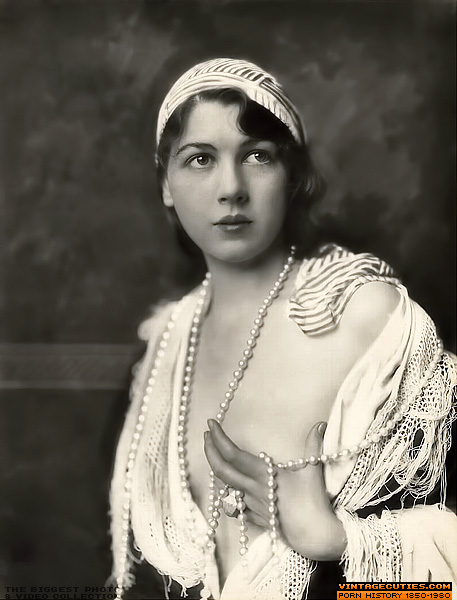 Wonderful couple girls in feathery lacy and - XXX Dessert - Picture 1