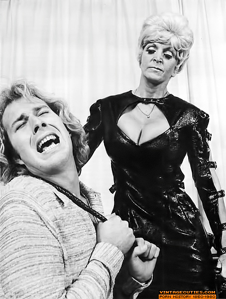 Blonde bitch with sexy body gets her very l - XXX Dessert - Picture 4